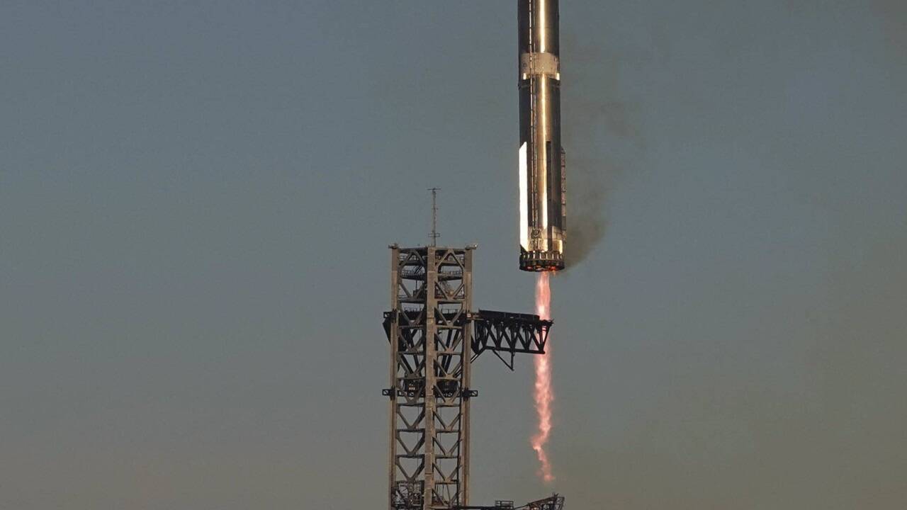 Wiederauffangen der unteren Raketenstufe gelungen 