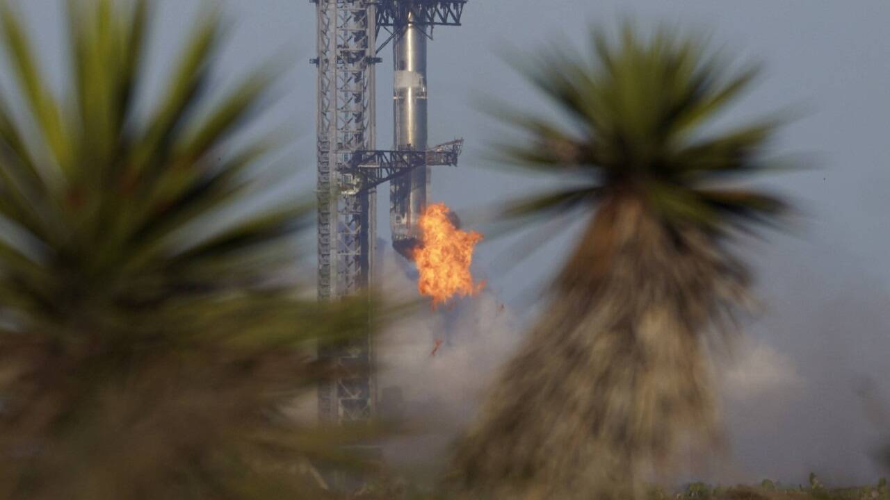 Wiederauffangen der unteren Raketenstufe gelungen 