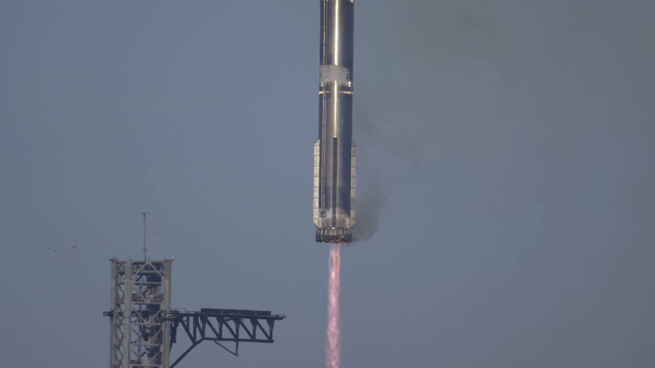 Wiederauffangen der unteren Raketenstufe gelungen 
