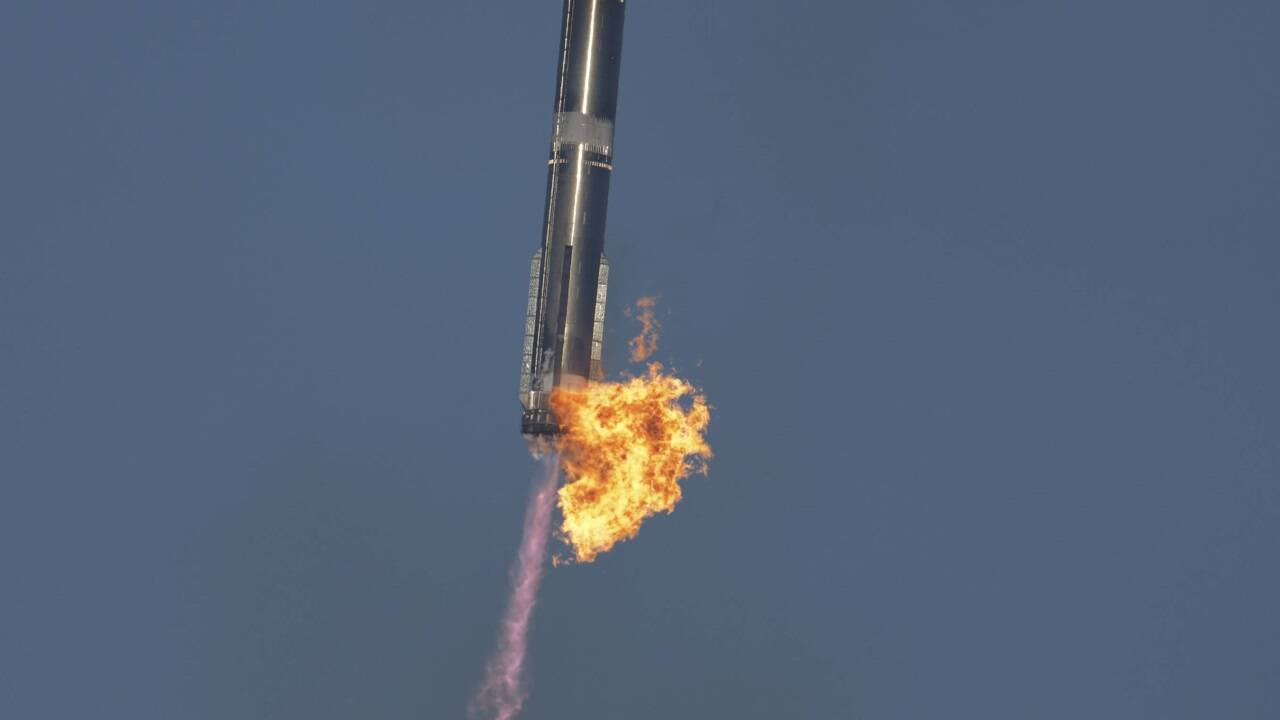Wiederauffangen der unteren Raketenstufe gelungen 