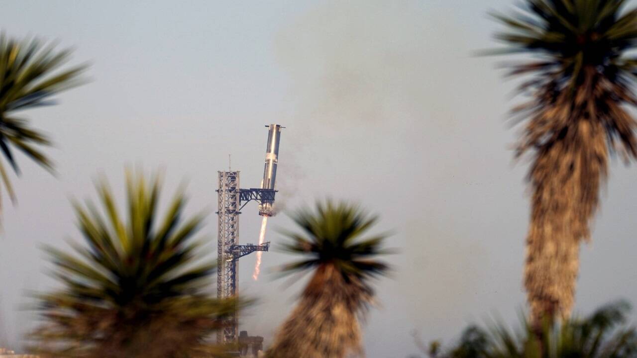 Wiederauffangen der unteren Raketenstufe gelungen 