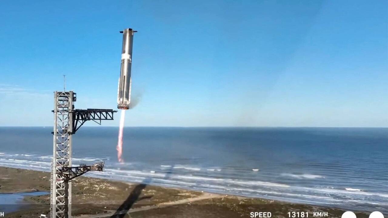 Wiederauffangen der unteren Raketenstufe gelungen 