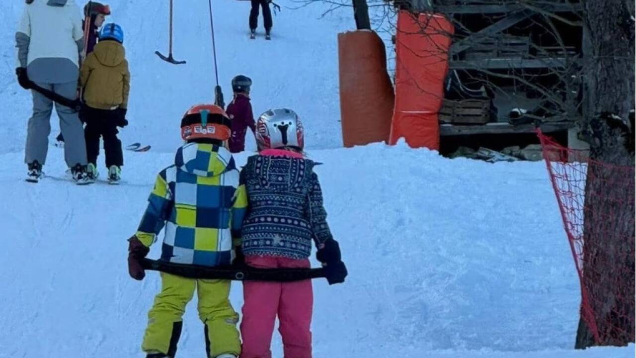 150 Kinder, davon etwa ein Drittel Anfänger, nahmen beim Weihnachtsskikurs des Halleiner Skiklubs teil.  