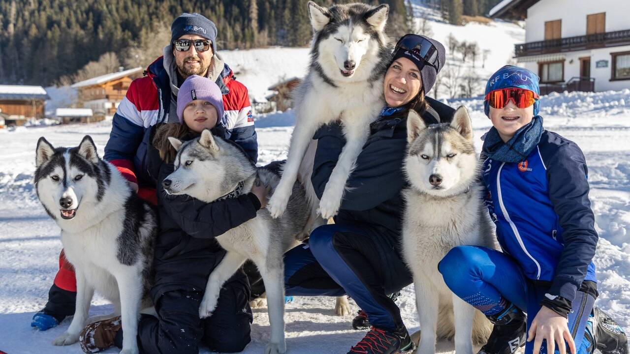 Die Familie Rohrmüller aus Abtenau mit ihren Hunden hat die Leidenschaft für Schlittenhunderennen entdeckt. 