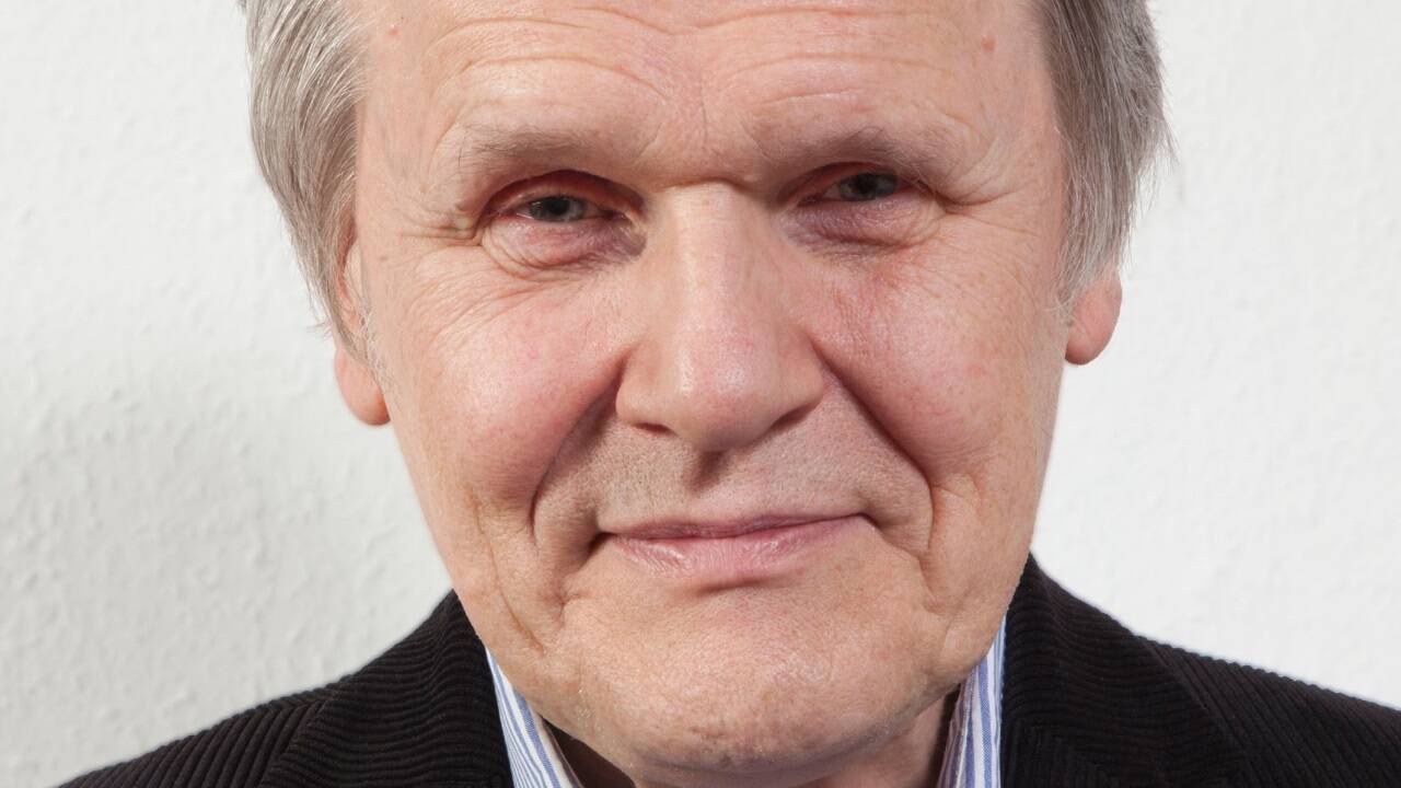 Wolfgang Krüger ist Psychotherapeut und Buchautor in Berlin. Mit der Bedeutung von Berührungen setzte er sich etwa in den Büchern „So gelingt Liebe“ oder „Glück ist das beste Medikament!“ auseinander. 