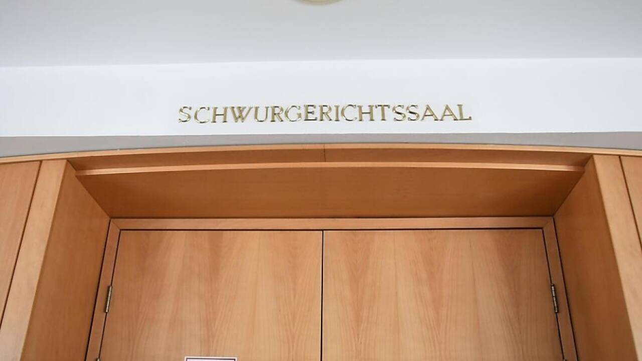 Zwei Männer sollen amtstierärztliche Beglaubigungen gefälscht haben Zwei Männer sollen amtstierärztliche Beglaubigungen gefälscht haben