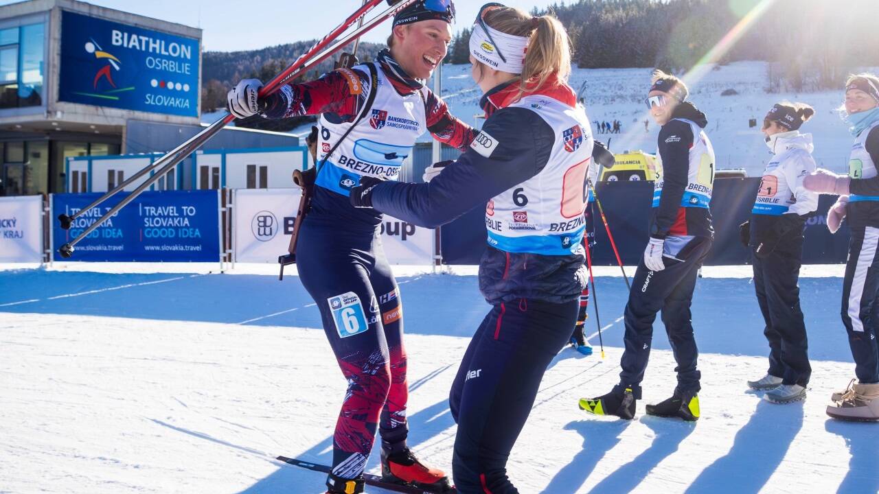 Fabian Müllauer (links) jubelte im IBU-Cup mit seinem Mixed-Team.  