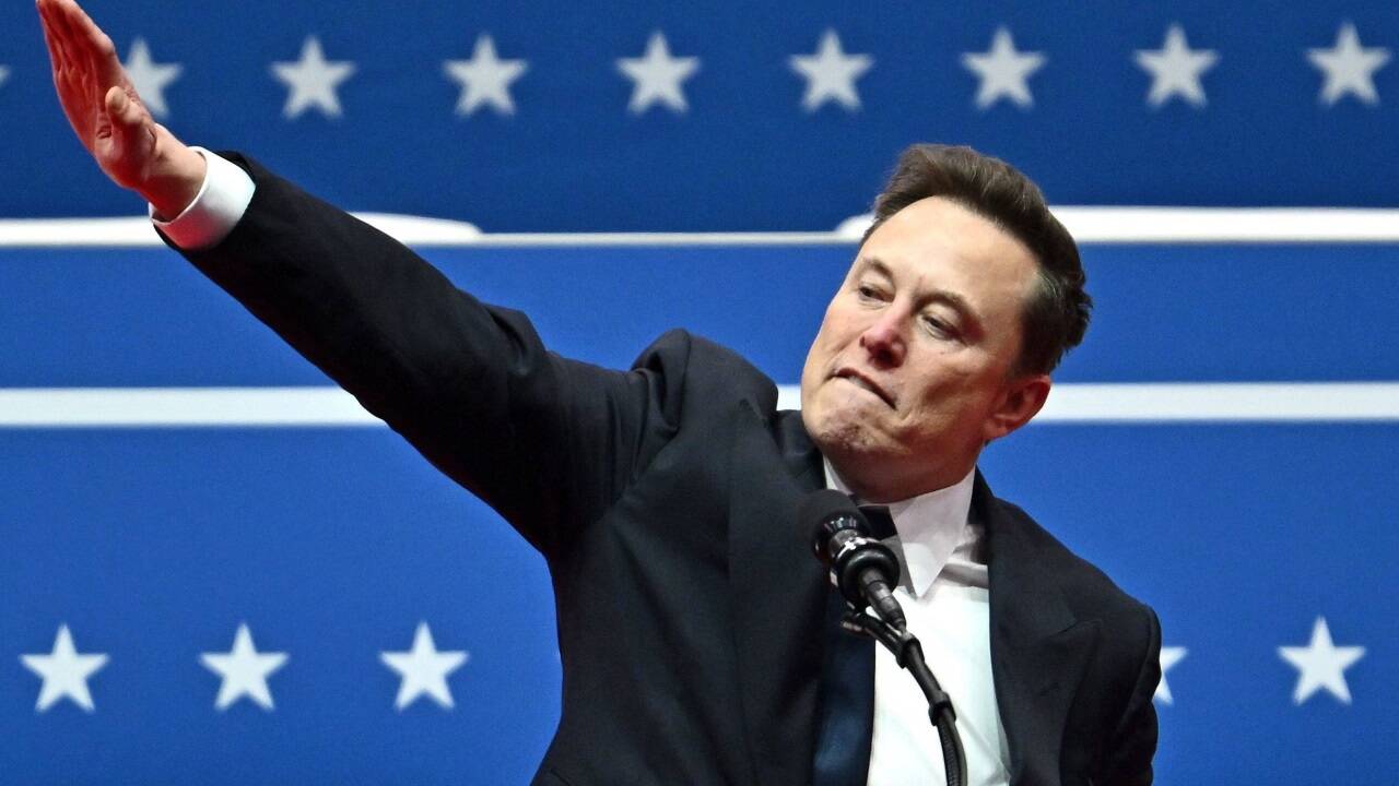 Mit dieser Geste sorgte Elon Musk bei Trumps Angelobung für Aufregung. 