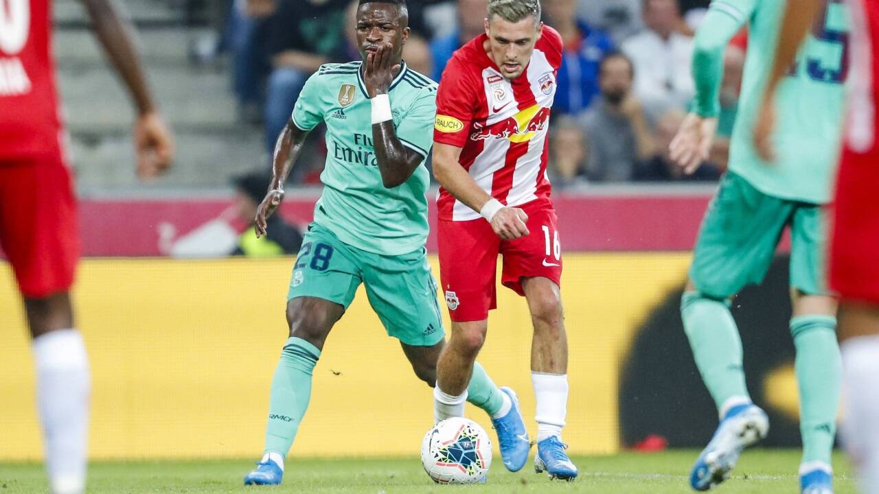 2019 unterlag Red Bull Salzburg Real Madrid in einem Testspiel knapp mit 0:1. Im Bild Zlatko Junuzovic gegen den damals 19-jährigen Vinicius Júnior. 