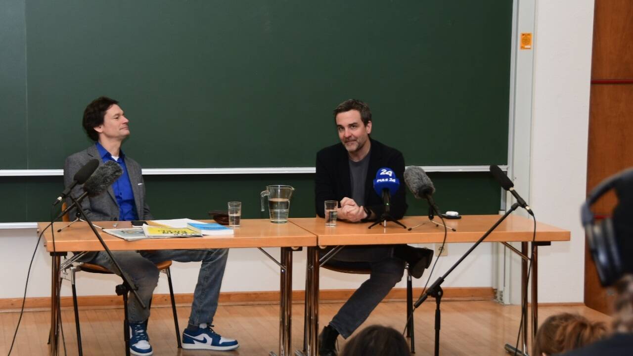 Florian Klenk (r.) im Gespräch mit Thomas Birkner. 