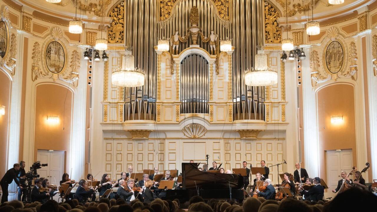 Das Mozarteumorchester gestaltete das Eröffnungskonzert im Großen Saal der Stiftung Mozarteum 