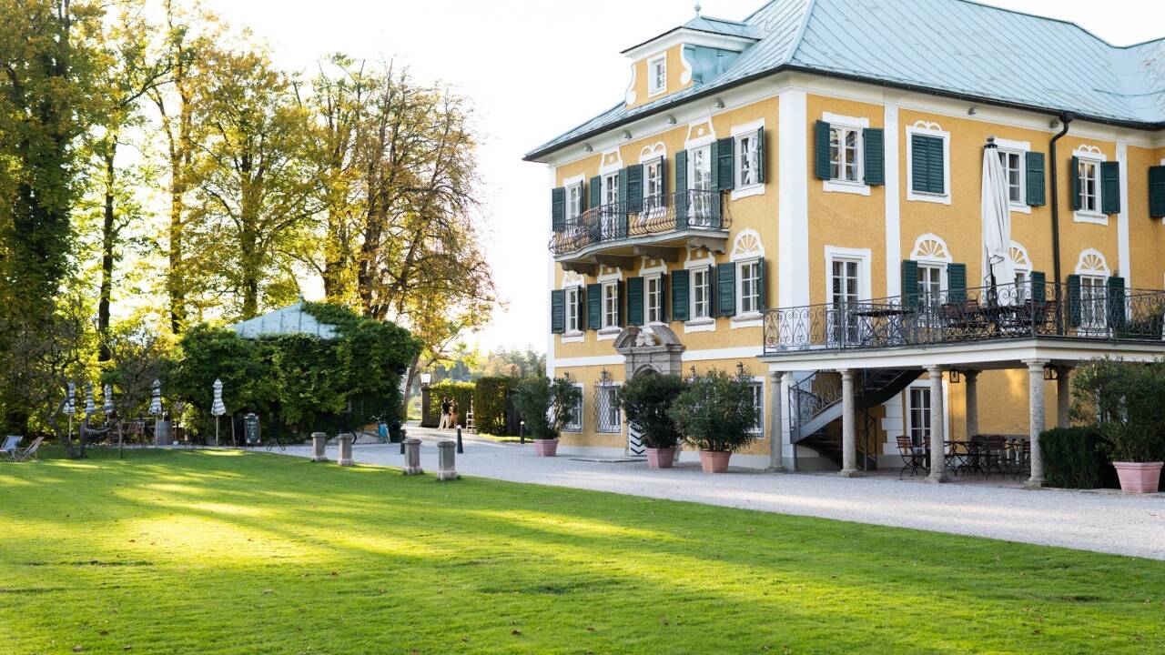 Die Firmenzentrale von Gössl und ein Verkaufsgeschäft befinden sich noch im Salzburger Gwandhaus. Die Firmenzentrale von Gössl und ein Verkaufsgeschäft befinden sich noch im Salzburger Gwandhaus.