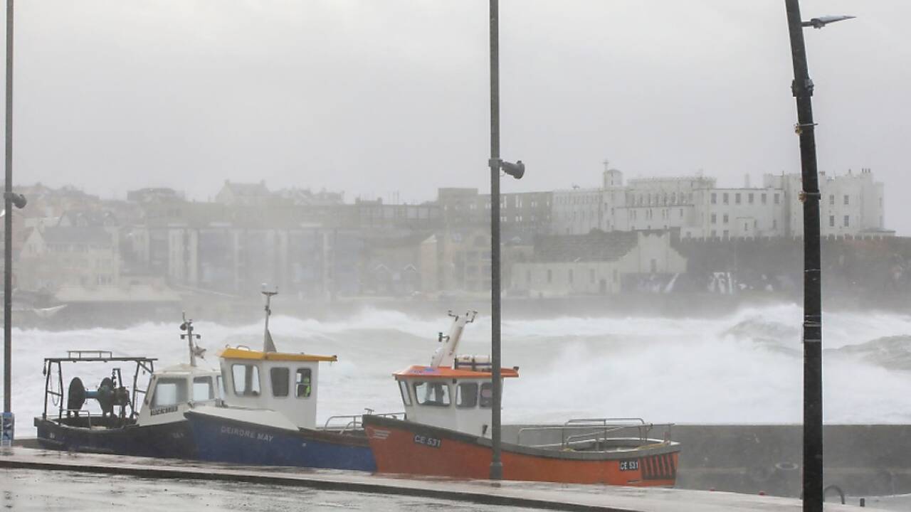 Hafen von Portstewart in Nordirland während des Sturms Hafen von Portstewart in Nordirland während des Sturms