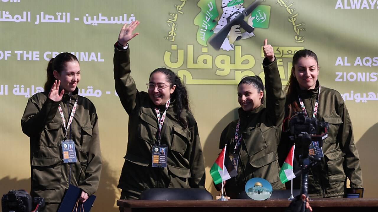 Vier israelische Soldatinnen wurden freigelassen. Vier israelische Soldatinnen wurden freigelassen.