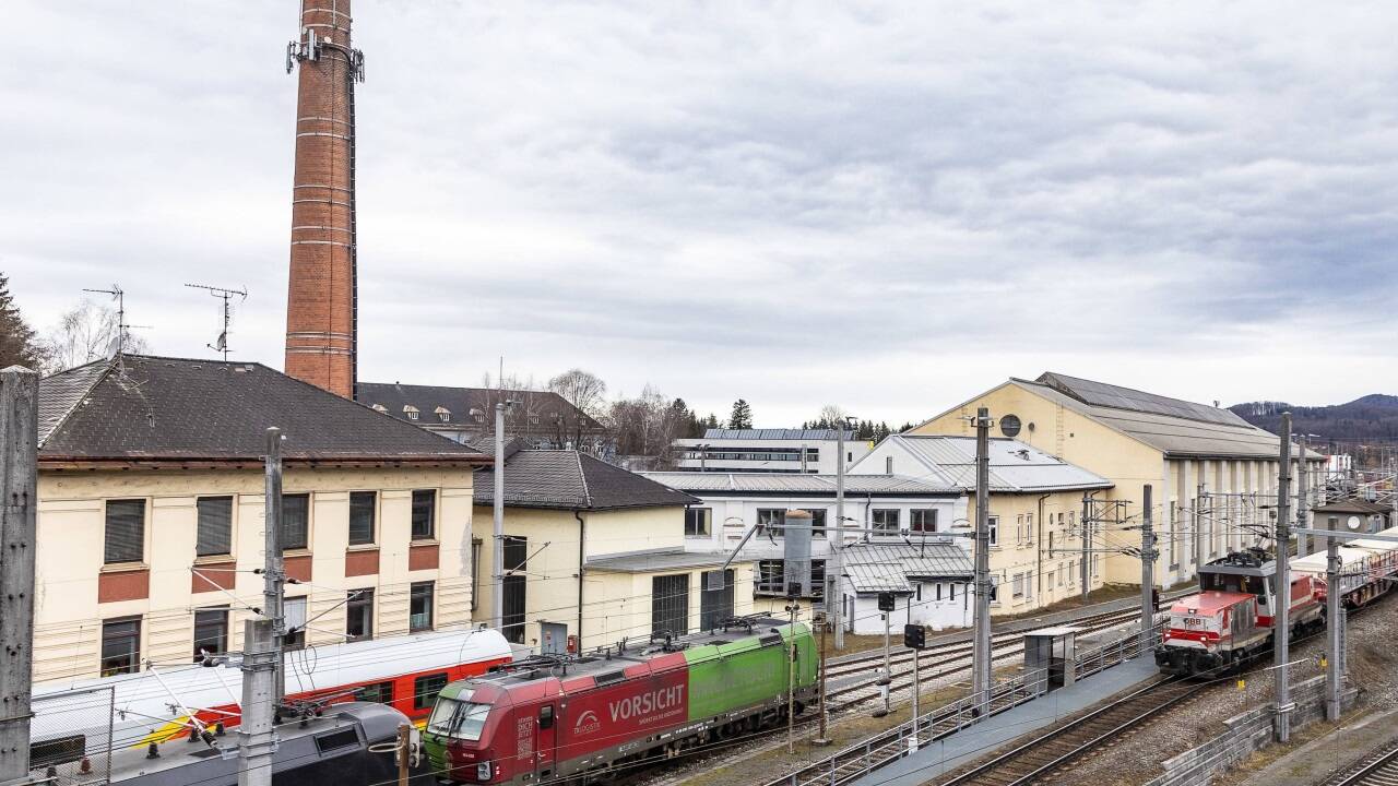 Derzeit betreibt die Lokalbahn zwischen Gnigl und Itzling den Güterverkehr noch selbst. Es gibt aber einen anderen Interessenten. 