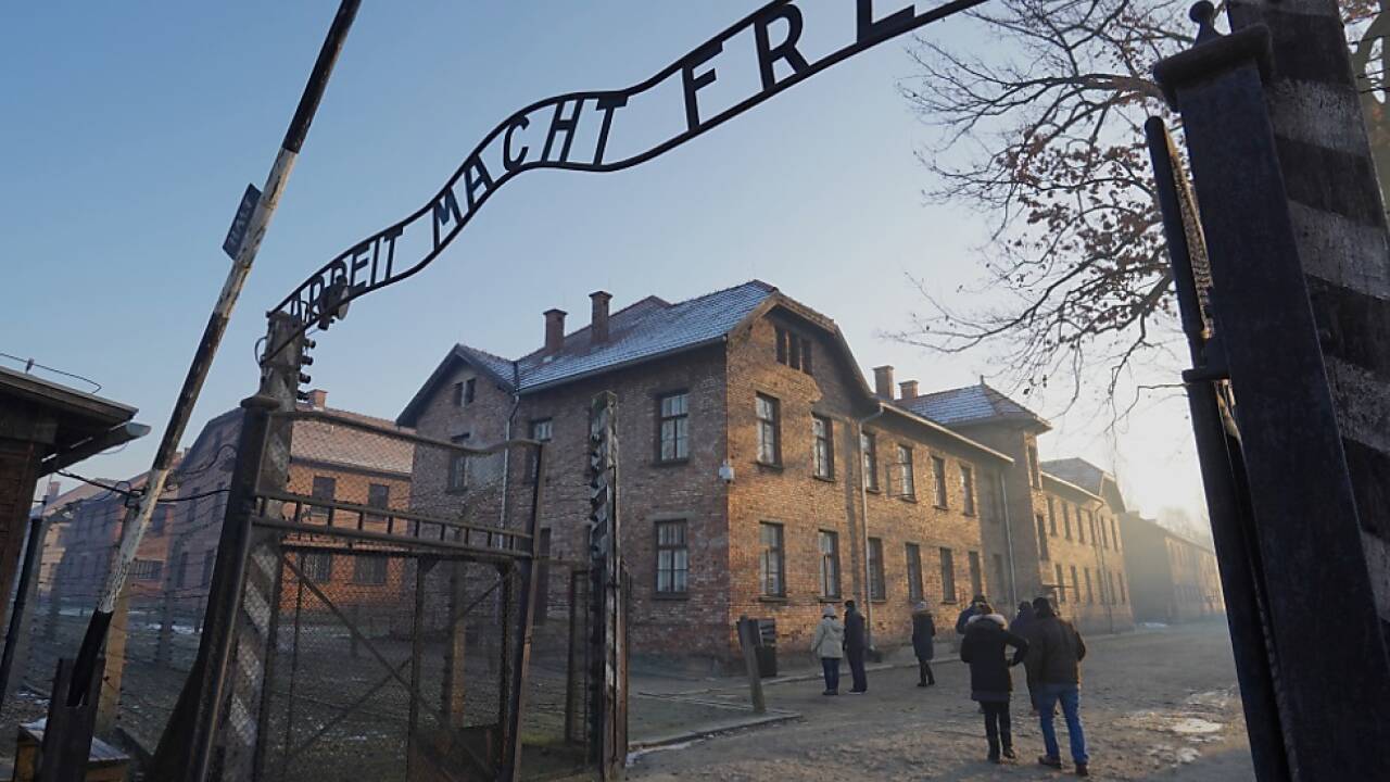 Haupttor zum ehemaligen KZ-Auschwitz-Birkenau 