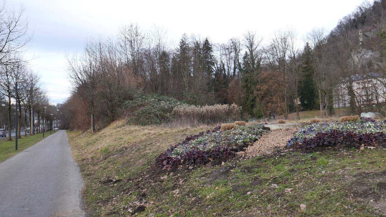 Hier an der Bürglsteinstraße stand der riesige Stuhl bis vor Kurzem.  