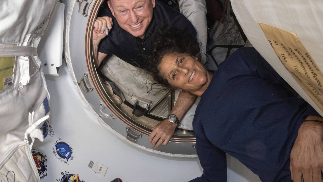 Butch Wilmore (links) und Suni Williams in der ISS.  