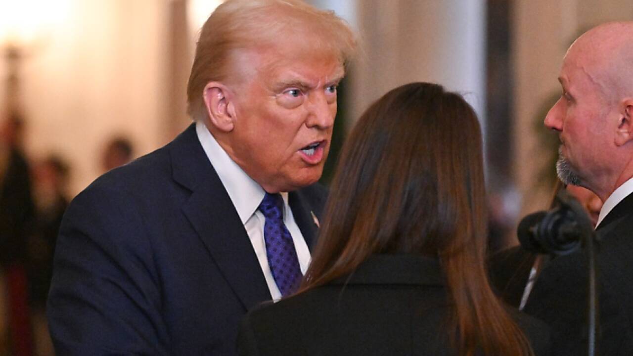 US-Präsident Donald Trump vor Unterzeichnung von Abschiebegesetz 