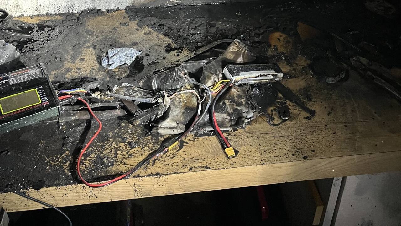 Die Feuerwehr war mit fünf Fahrzeugen im Einsatz. 