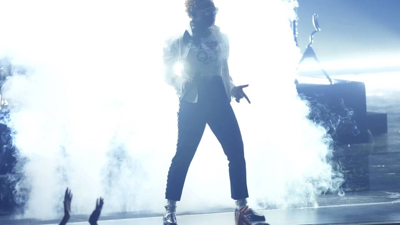 Janelle Monáe performt „Don’t Stop ’till You Get Enough“ als Tribut für Quincy Jones.  