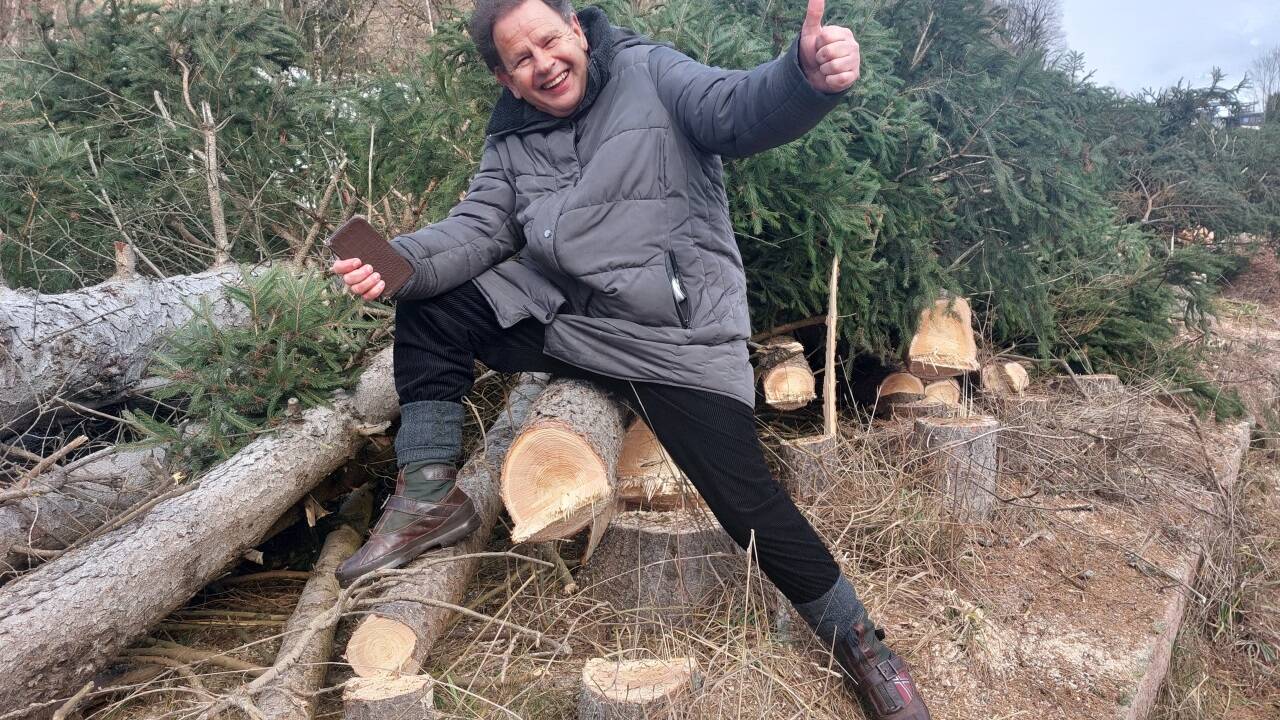Anrainer Eric Brandner ist froh, dass die Bäume endlich gefällt worden sind.  