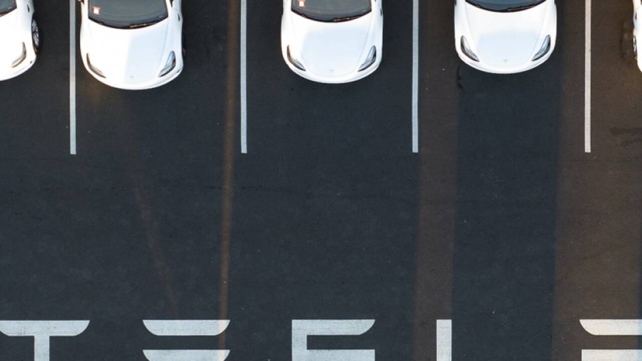 Tesla-Verkäufe brechen in Teilen Europas ein Tesla-Verkäufe brechen in Teilen Europas ein