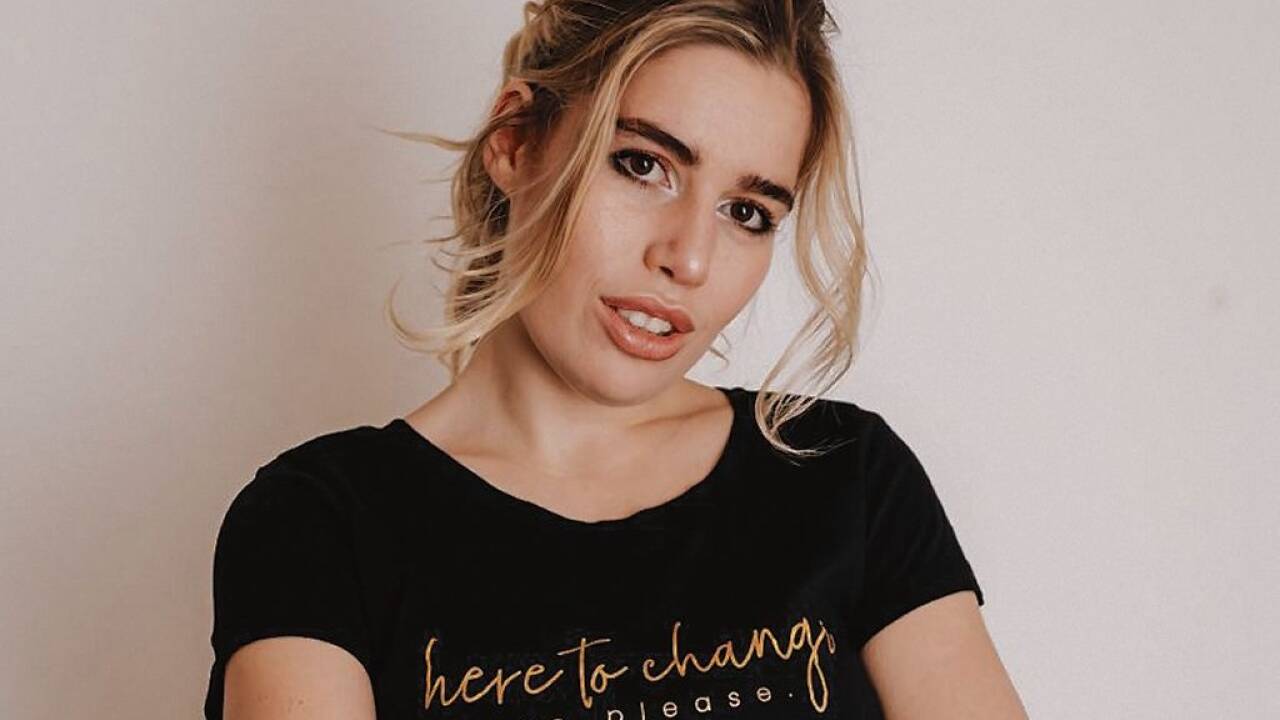 Schon als 21-Jährige startete Sarah Baumgartner als Bloggerin und Influencerin durch, modelte und gründete eine Werbeagentur. Heute arbeitet die 29-Jährige an ihrem Master in Wirtschaftspsychologie, führt ihre Agentur, und das „Alphalöwin“-Netzwerk ist zu ihrem Hauptberuf geworden. 