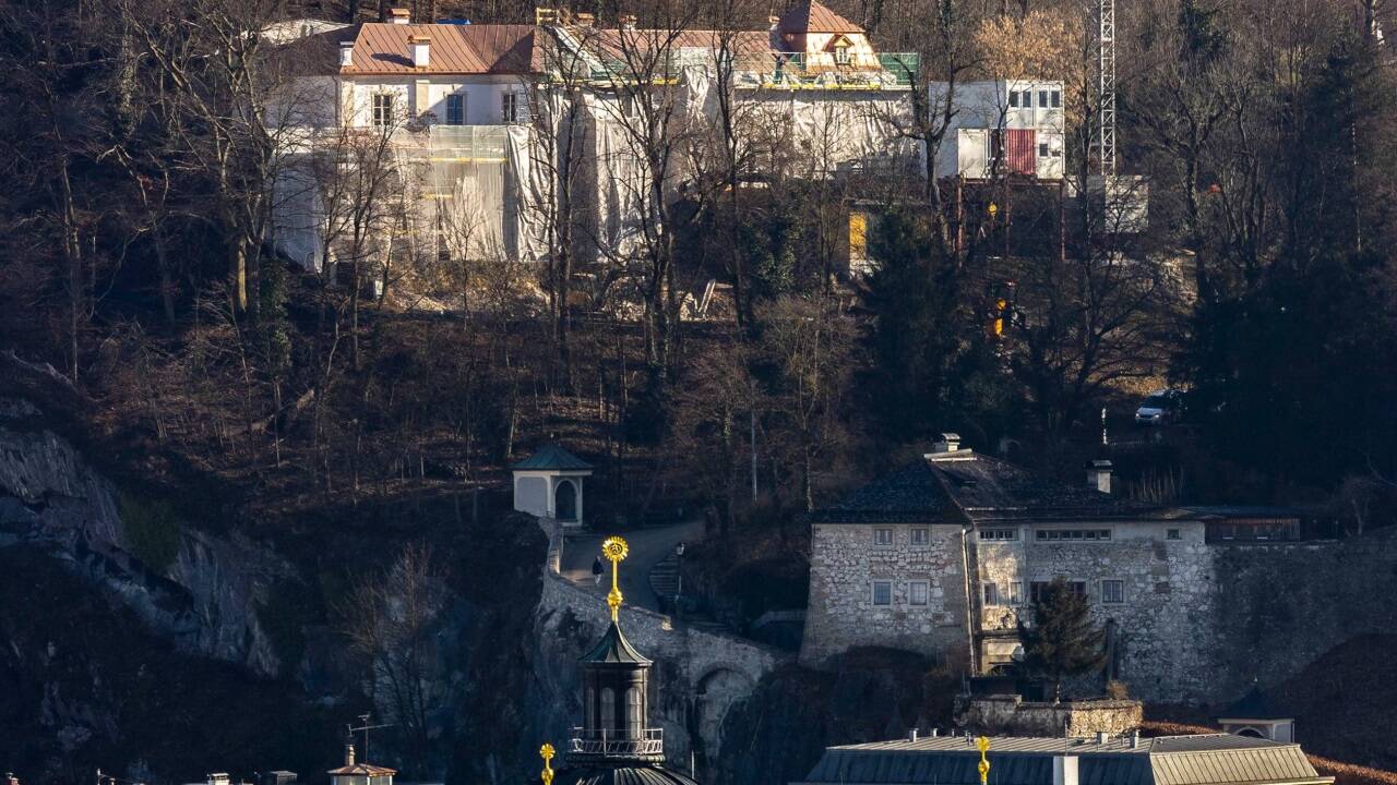 Blick auf die prominente Baustelle auf dem Salzburger Kapuzinerberg: Die Stefan-Zweig-Villa wird saniert.  
