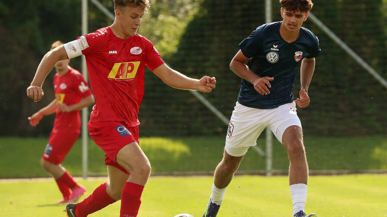 Simon Maric (links) und Co. spielen gegen den Abstieg aus der Salzburger Liga 