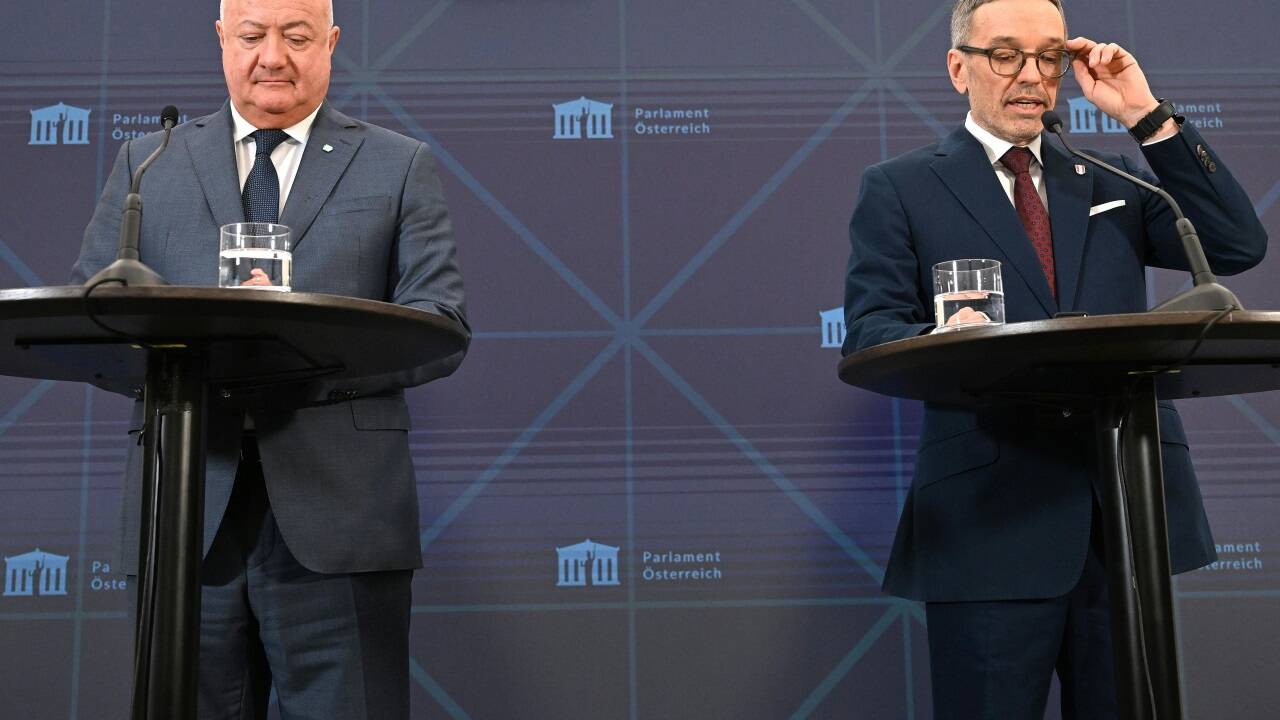 Nicht nur die Verteilung der Ressorts sorgt bei den Verhandlern von FPÖ und ÖVP für frostige Stimmung. Auch inhaltlich gibt es noch große Knackpunkte. 