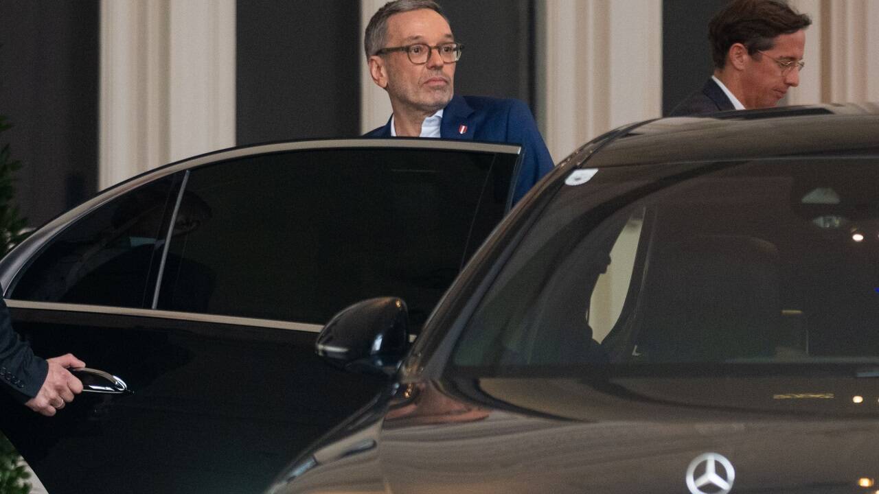 FPÖ-Chef Herbert Kickl traf am Donnerstagnachmittag zum Gespräch mit Alexander Van der Bellen in der Hofburg ein. 