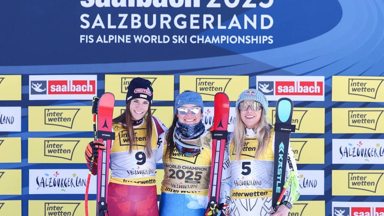 Die Medaillensiegerinnen der WM-Abfahrt: Mirjam Puchner, Breezy Johnson und Ester Ledecka. 