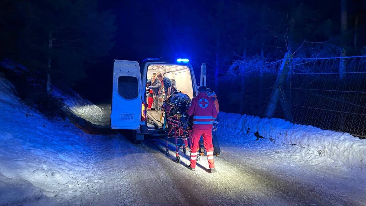 Das Rote Kreuz brachte den Schwerstverletzten in das Krankenhaus nach Schwarzach.  