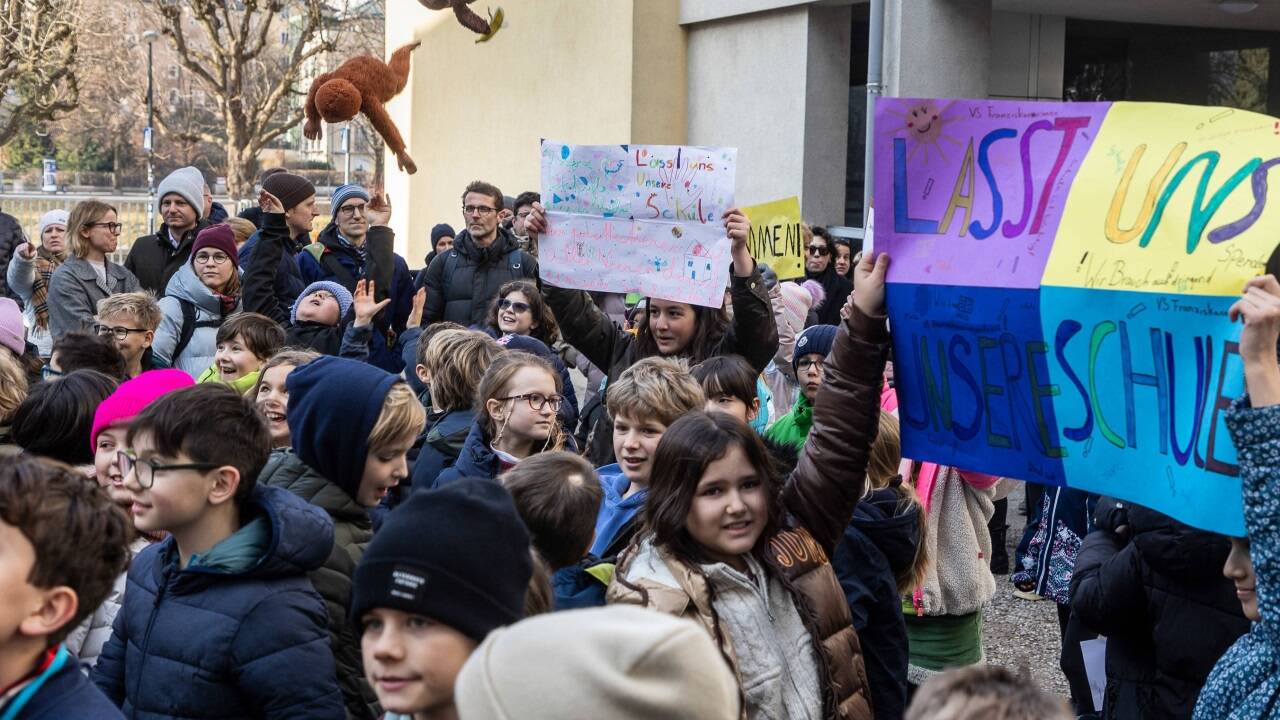 Die private katholische Volksschule in der Schwarzstraße wird es nach diesem Schuljahr nicht mehr geben. Alle Verhandlungen über einen Fortbestand sind gescheitert. Bei vielen Kindern flossen am Freitag die Tränen.  