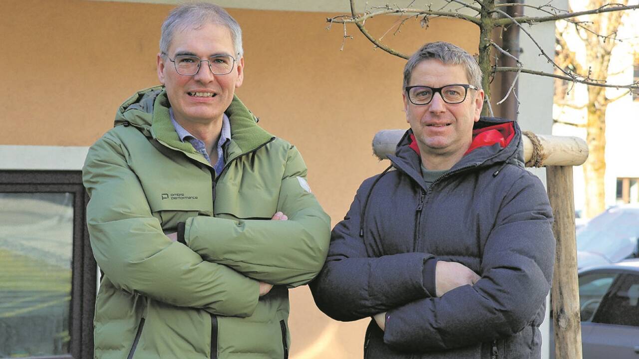 Michael Seer (r.) und Hans Hohenwallner (l.) haben über Jahrzehnte bei Pfisterer in St. Johann gearbeitet. Diese Erfahrung wollen sie in ihrer neuen Firma in Großarl weiter zur Anwendung bringen.  