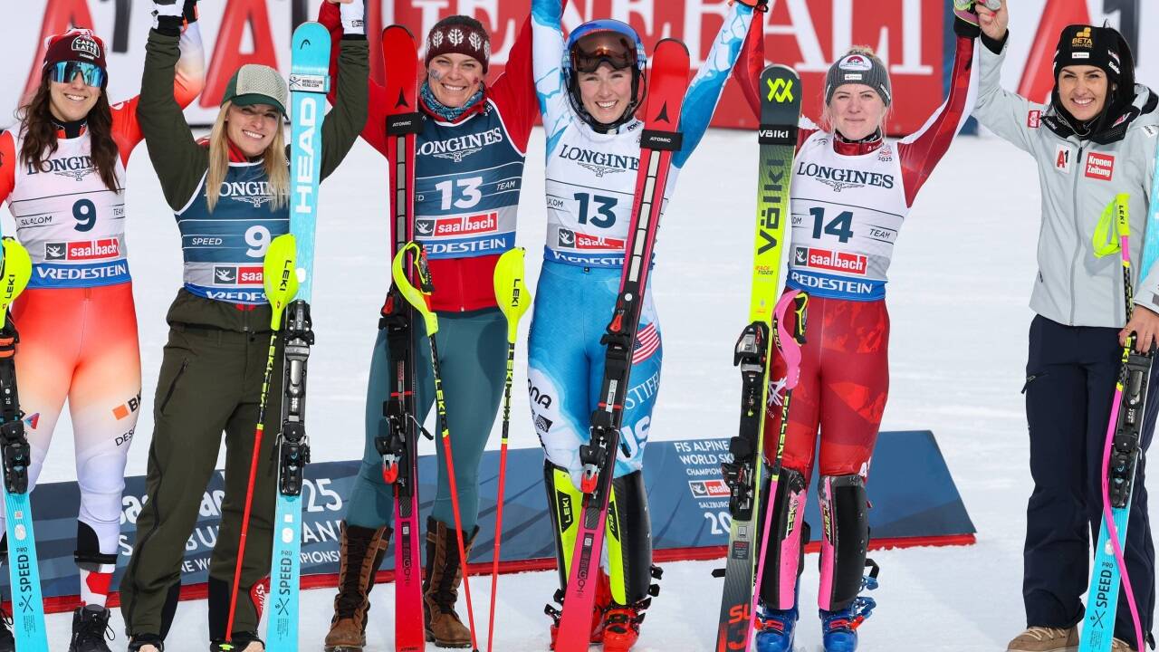 Wendy Holdener, Lara Gut-Behrami (SUI), Breezy Johnson, Mikaela Shiffrin (USA) und Katharina Truppe und Stephanie Venier (AUT). 