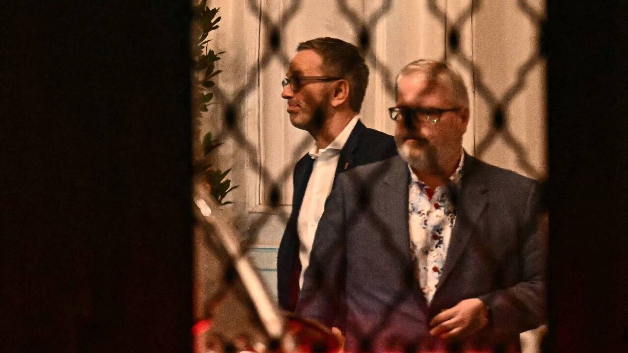 Blick in die Verhandlungen im Parlament. Herbert Kickl zieht die FPÖ-Fäden. 