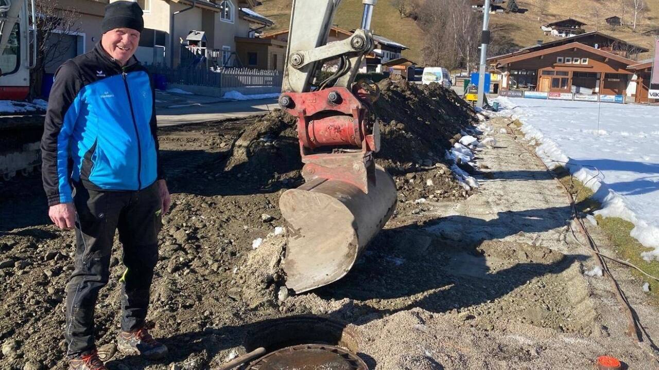Peter Hofer übernimmt die Bauleitung beim Tribünenbau des Tabellenvierten der Salzburger Liga. 