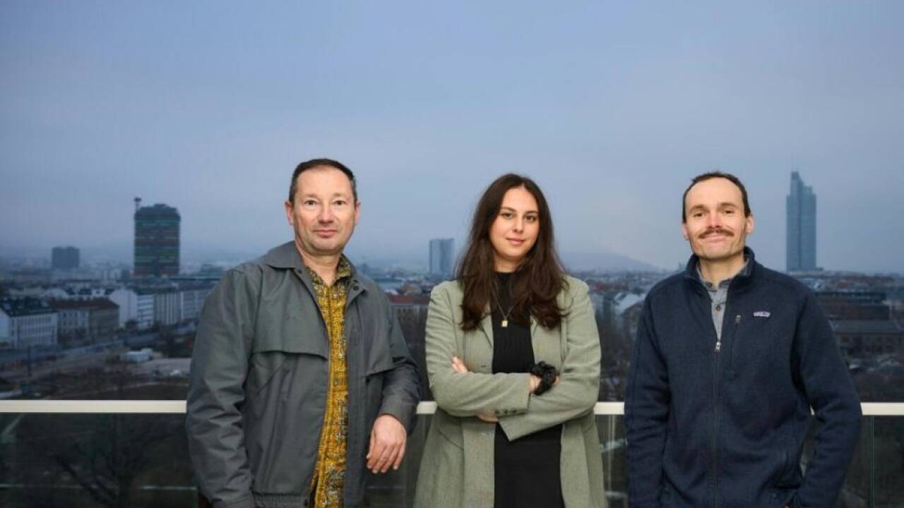 Bernhard Odehnal (links) und sein 'Zwischenbrücken'-Team 