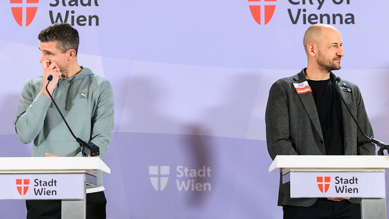 Die beiden Trainer im Rathaus 