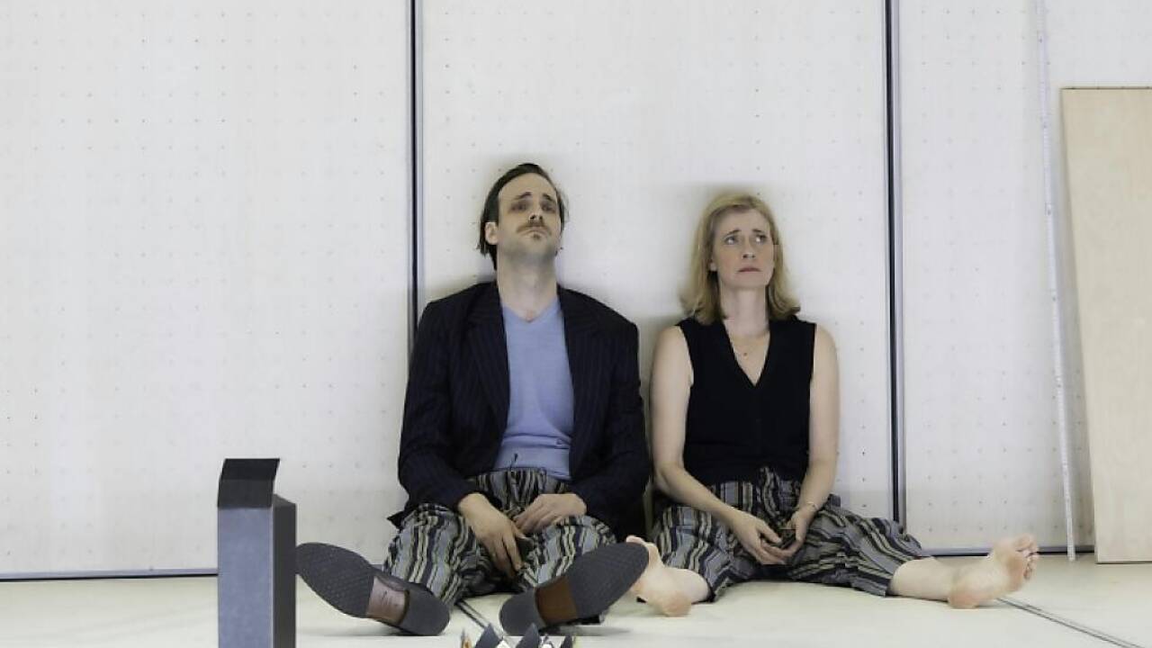 Caroline Peters und Michael Wächter als nicht so egalitäres Ehepaar 