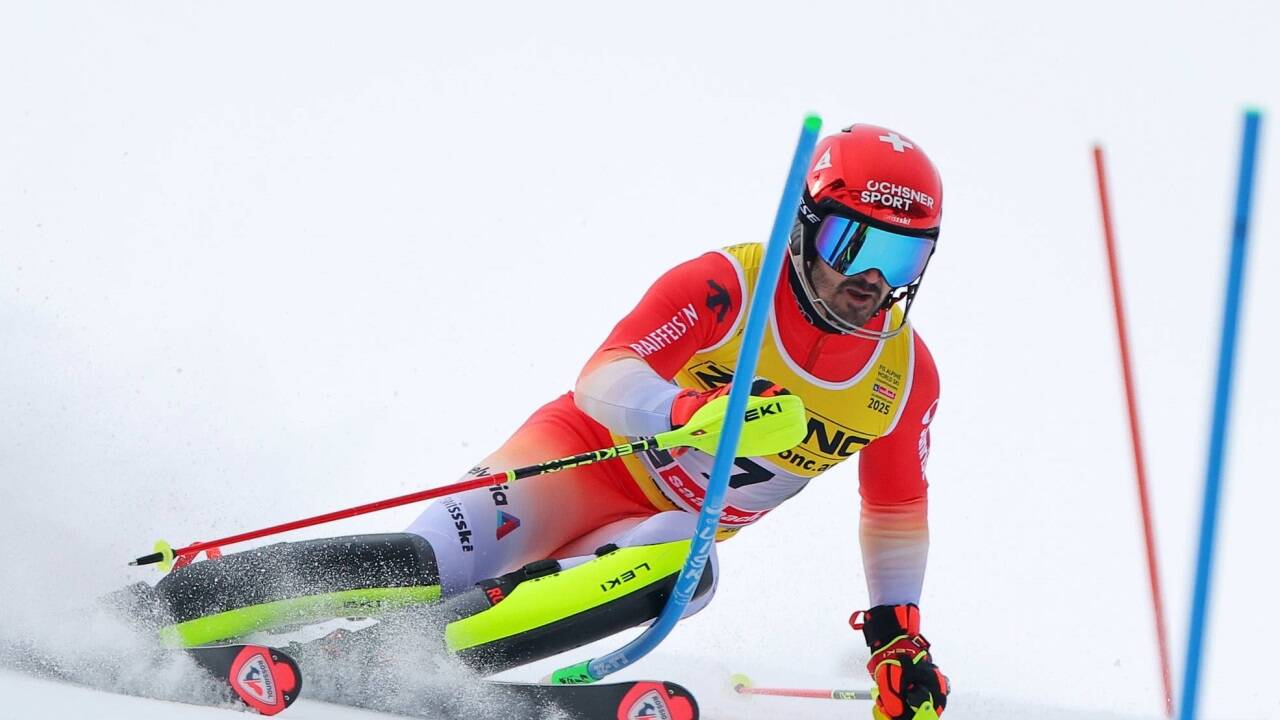 Der Schweizer Loic Meillard holt zum Abschluss der Ski-WM Gold im Slalom. 
