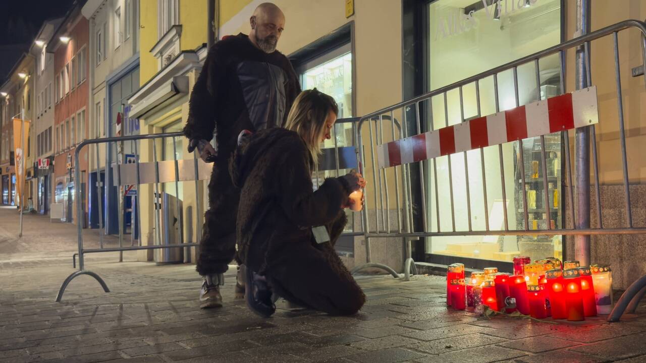 Trauer am Anschlagsort in Villach.  