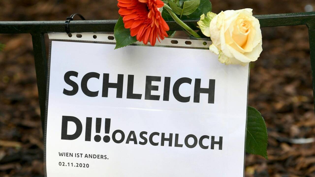 Nach dem Terroranschlag in Wien am 2. November 2020 trauerte die ganze Stadt mit den Opern. Nach dem Terroranschlag in Wien am 2. November 2020 trauerte die ganze Stadt mit den Opern.