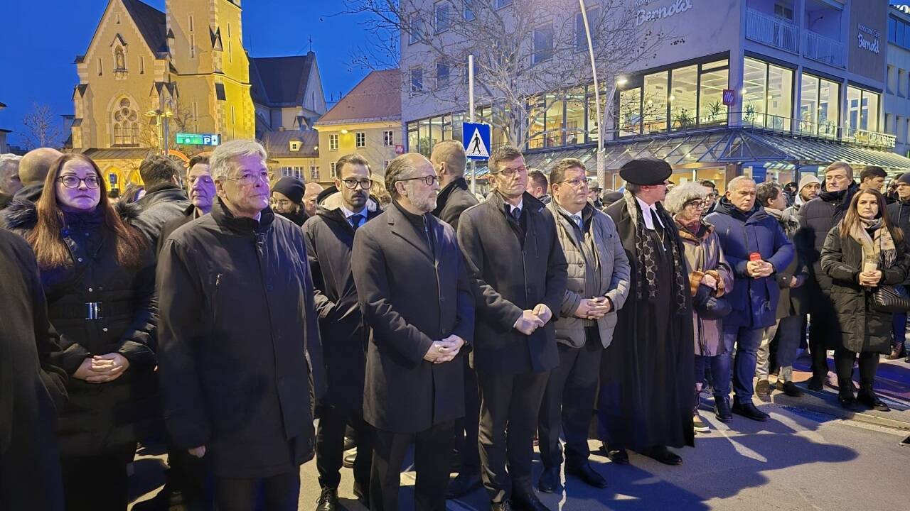 Der Trauerzug durch Villach. 