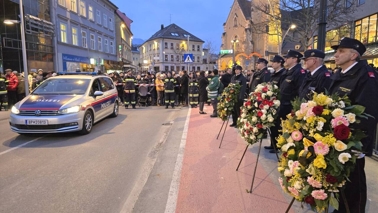 Der Trauerzug durch Villach. 