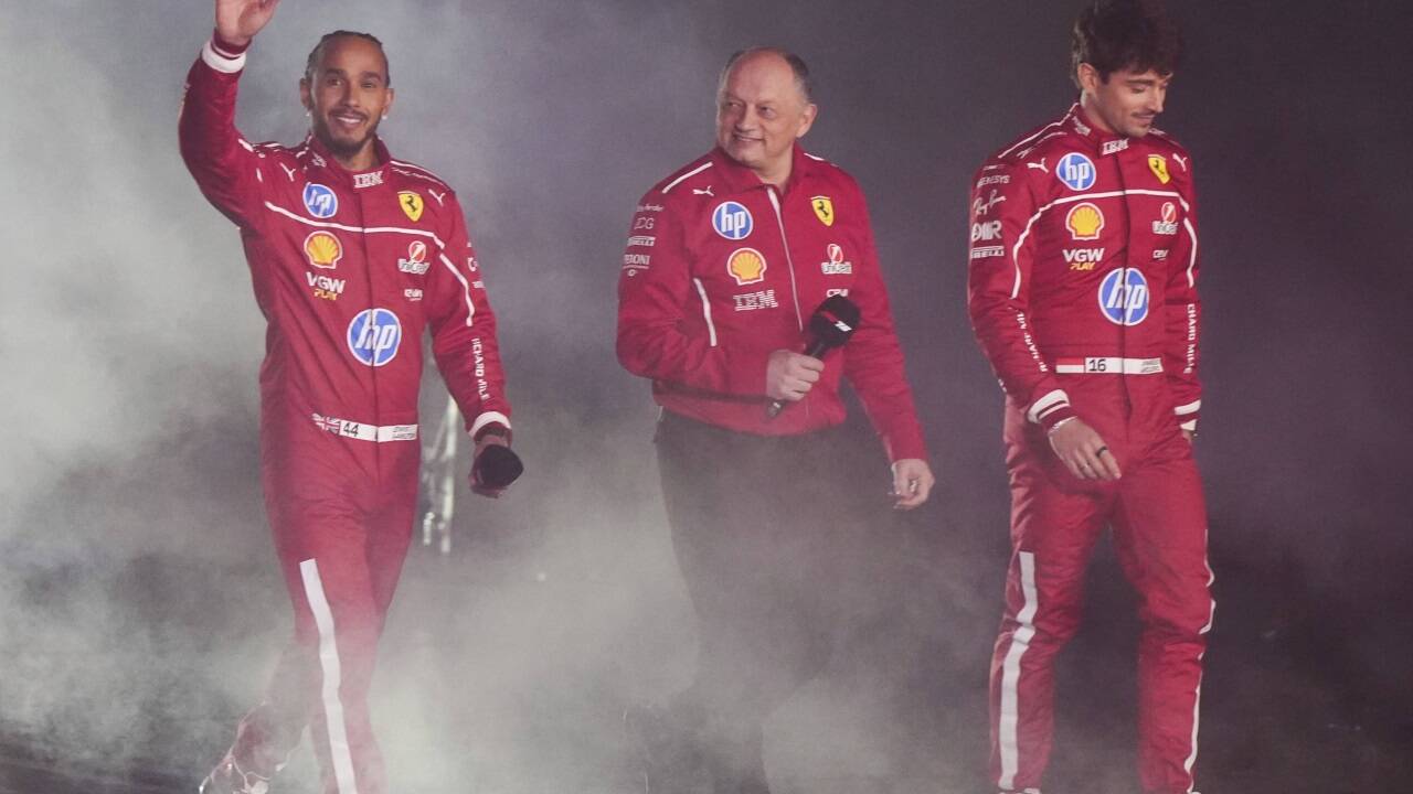 Lewis Hamilton trägt nun rot. 