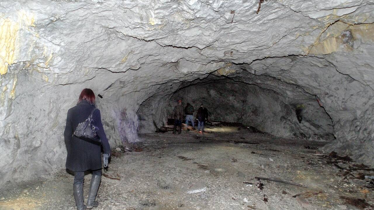 Verborgen im Inneren: Die alten Kavernen, angelegt im Zweiten Weltkrieg – so sieht es hinter dem Eingang in der Steingasse im Kapuzinerberg aus.  