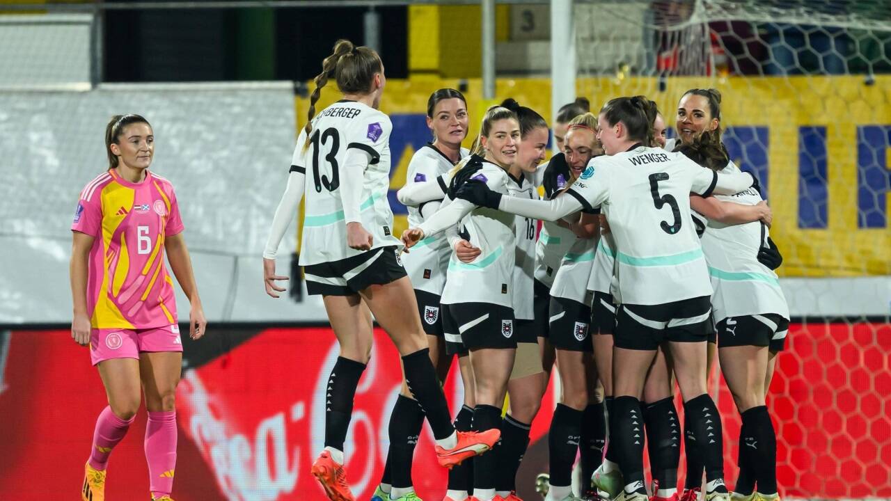 Jubel nach dem 1:0 bei den Österreicherinnen.  